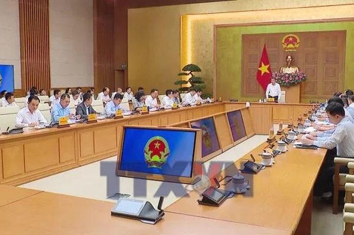 Thủ tướng: Bộ Công Thương không để thiếu điện, xăng dầu trong mọi tình huống - Báo VietnamPlus