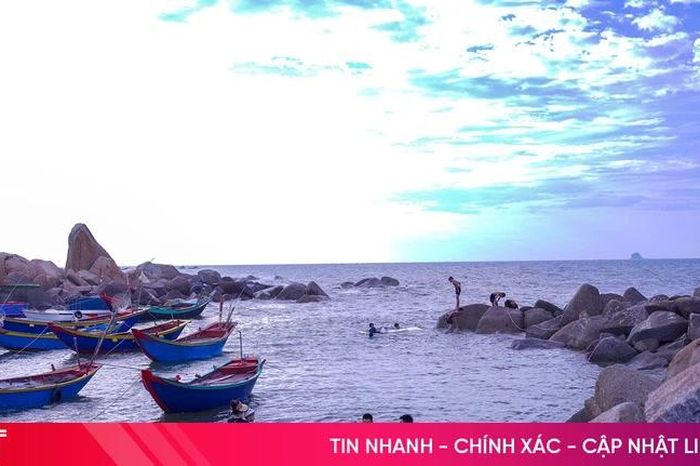 Tiềm ẩn nguy cơ từ các bãi tắm biển tự phát - Báo Hà Tĩnh