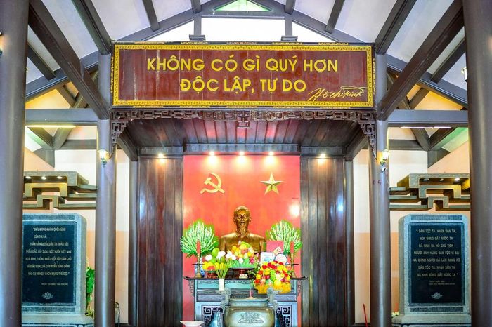 Khu tưởng niệm Bác Hồ - điểm đến tháng 5 - Báo Thanh Hóa
