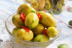 Cóc bao tử dầm muối ớt là món ăn vặt chua chua, cay cay được nhiều teen yêu thích. Chỉ cần chuẩn bị 1 vào nguyên liệu đơn giản là bạn có thể làm ra mẻ cóc dầm ngon mê ly rồi nhé!