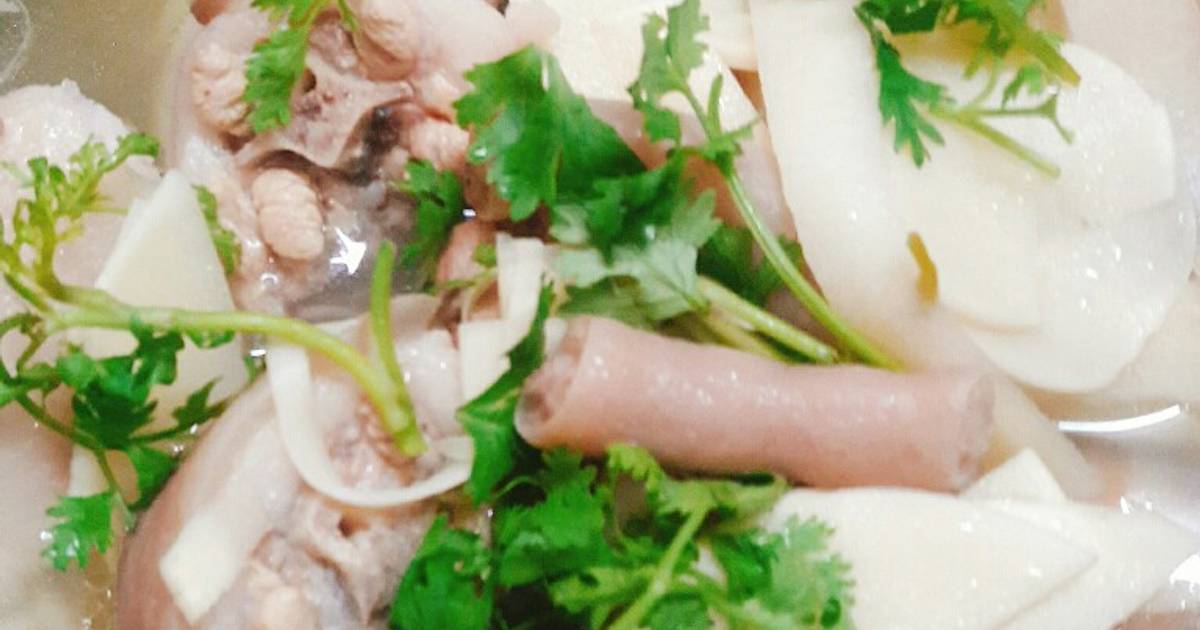 Đuôi heo hầm măng