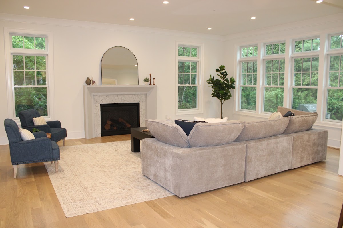 Living/Family Rooms image