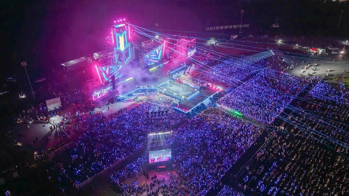 Bản hit tỷ view thổi bùng sức nóng của 20.000 người ở concert Thanh xuân - Báo Tiền Phong