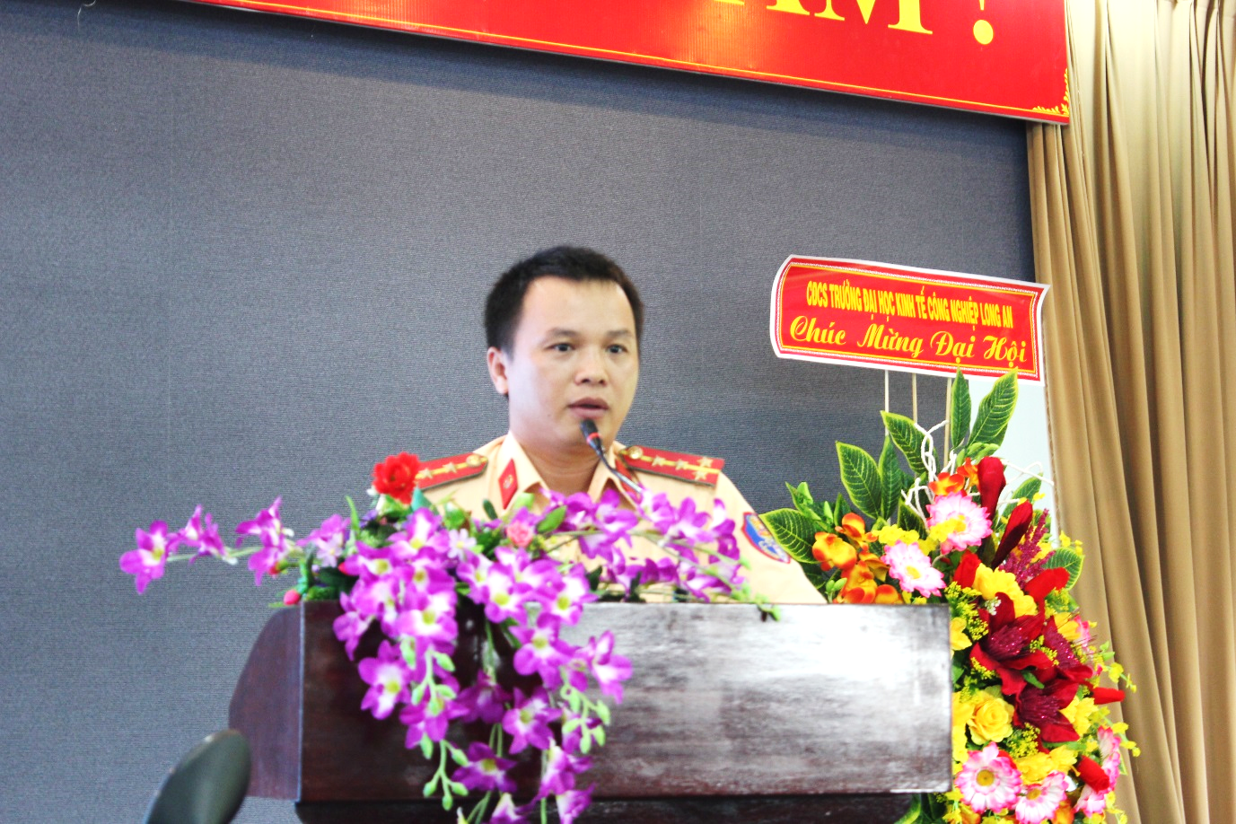 Đ/c Trần Văn Thành, Phòng Cảnh sát giao thông – Công an tỉnh Long An nêu lên những hậu quả và thiệt hại mà tai nạn giao thông mang lại đồng thời kêu gọi sự thay đổi trong ý thức 
khi tham gia giao thông của sinh viên và mọi người dân.
