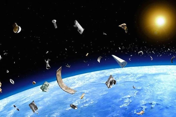 Rác vũ trụ quanh Trái đất được dọn sạch nhờ Mặt trời - Báo Tri thức &amp; Cuộc sống