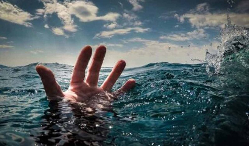 Medak Mother Jumps Into Manjeera With Twin Daughters