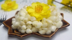 Kiệu giòn ngọt, có thể ăn kèm với bánh tráng cuốn hay bánh tét đều rất ngon.