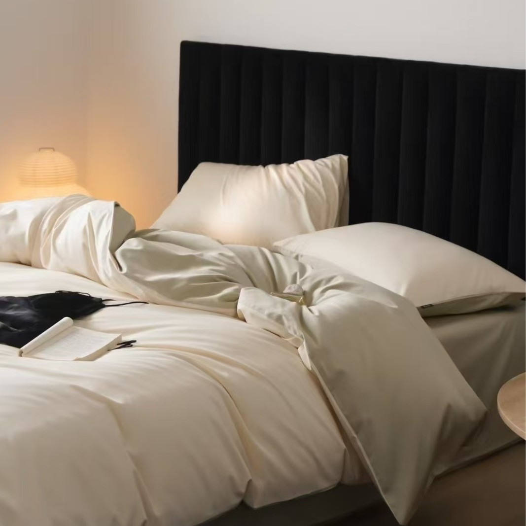 Bedding set made of long-staple cotton, satin weave