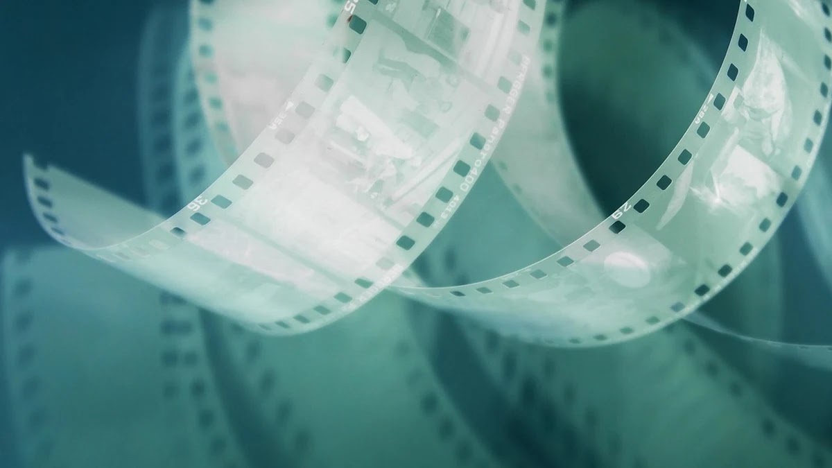 웹툰과 영화 장르별 클리셰 비교 분석과 서사 영향력