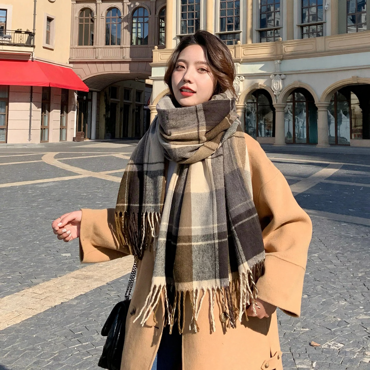 Checkered scarf in cashmere look with fringes, 50x190 cm