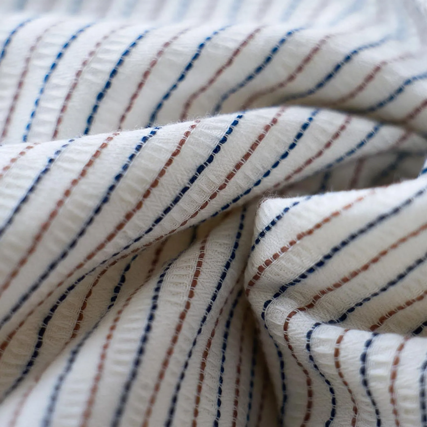 Cotton bedding set with fitted sheets