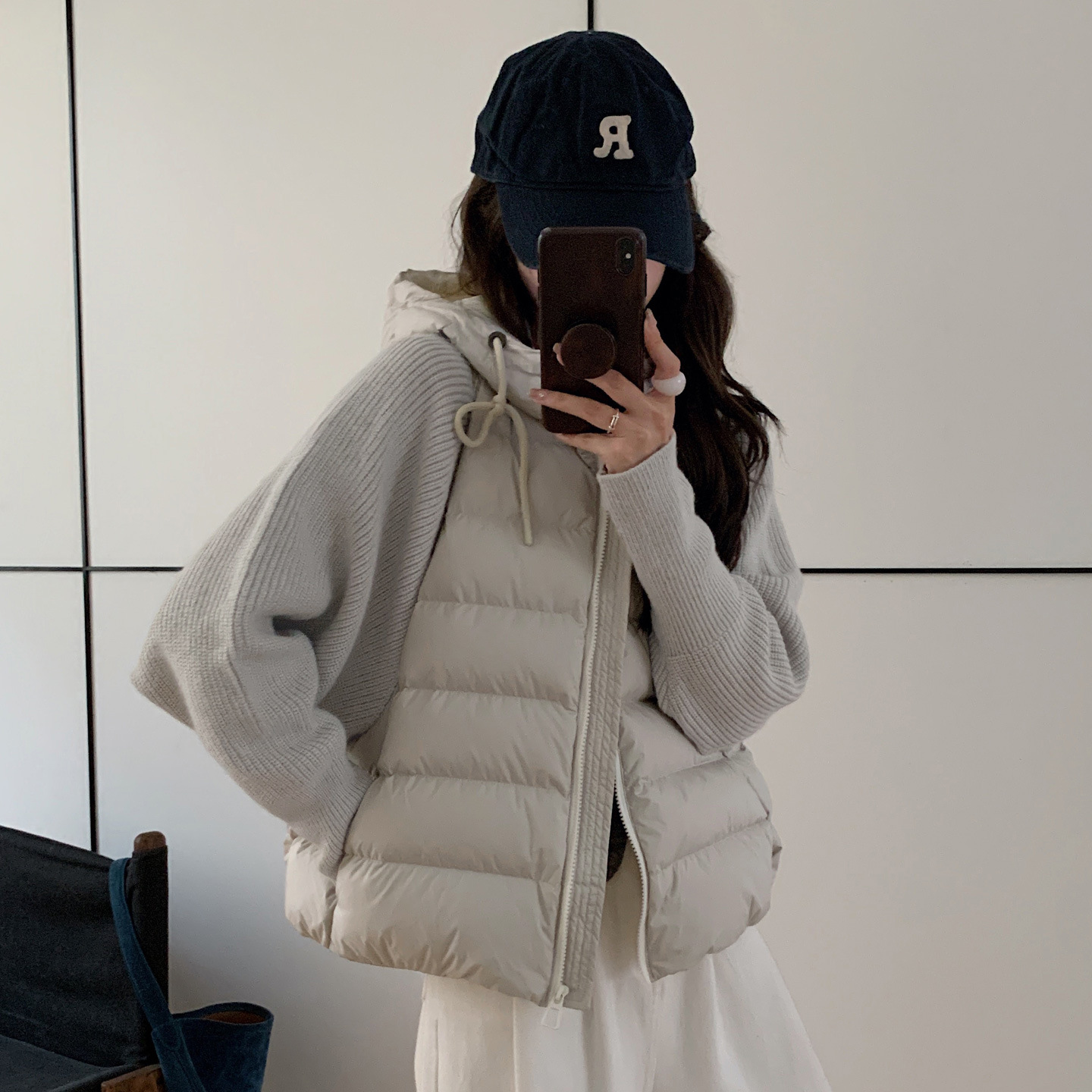 Short women's padded jacket with knitted sleeves and hood