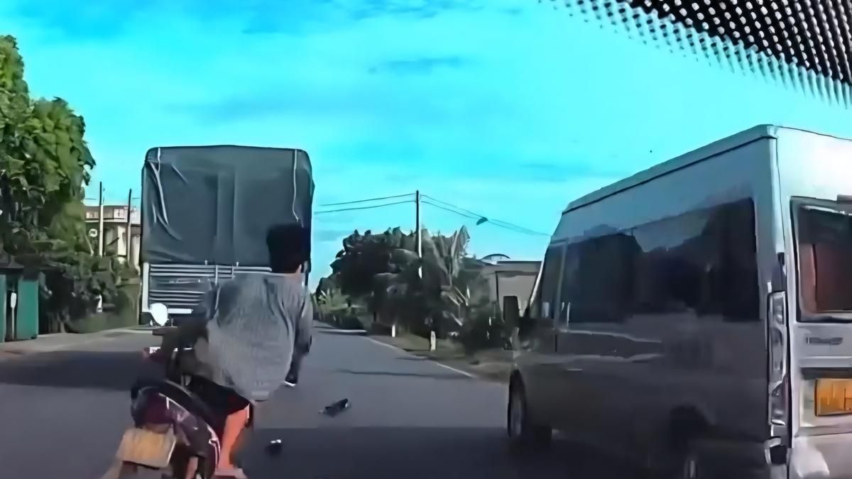 Hai thanh niên tử vong sau va chạm liên hoàn với ô tô ở Hưng Yên - Báo Xây Dựng