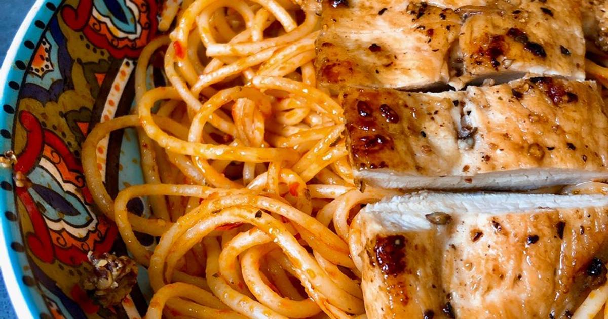 Spaghetti Sốt Pesto Cay và Ức Gà Áp Chảo