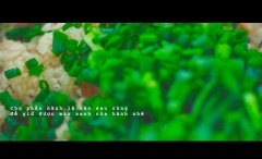 Cho phần topping lạp xương, nấm đông cô, cải muối kèm theo hành lá đảo đều và tắt bếp. Thế là sẵn sàng dùng rồi. khi dùng các bạn cho thêm ít hành phi nhé.