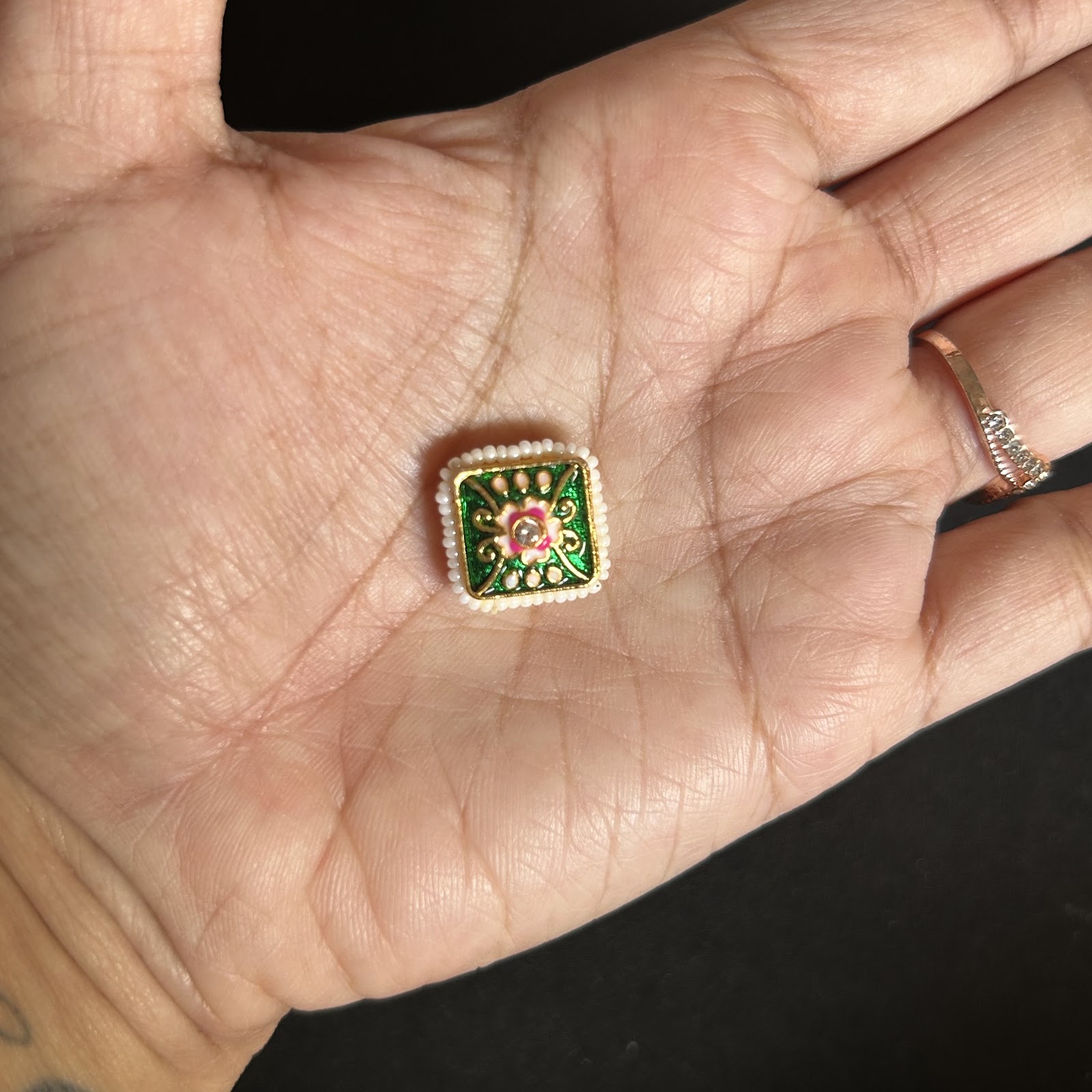 Green square Moti KUndan Meenakari pendent pack of 1