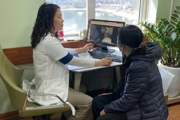 Xách đồ nặng mỗi ngày, thói quen nhỏ âm thầm 'bào mòn' khớp - Báo Tri thức &amp; Cuộc sống