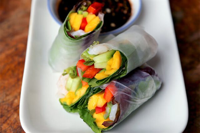Gỏi Cuốn Tôm Xoài Rau Quả