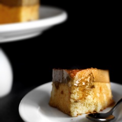 Khi ăn chỉ cần cắt bánh ra và ăn thôi nè. Bánh flan caramel espresso thơm lừng, beo béo cùng vị cà phê đăng đắng, cốt bánh mịn mềm, ngon ngon ăn kèm cực đã luôn đó. Nhanh tay lưu công thức và làm thử ngay bạn nhé, đảm bảo rất ngon đấy.