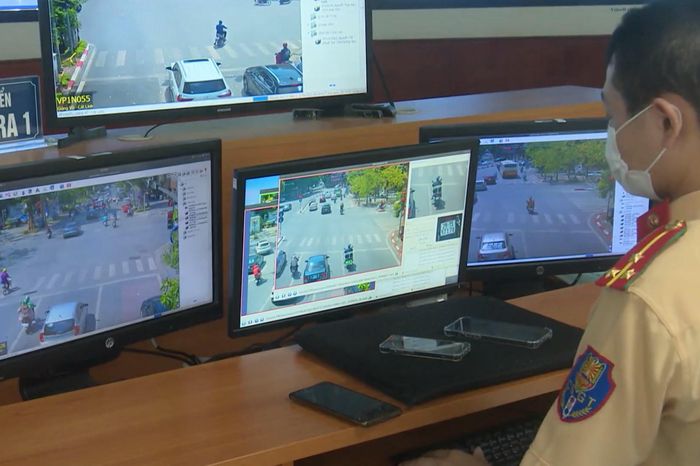 Dùng camera AI xử lý vi phạm dừng, đỗ ô tô sai quy định - Đài Phát thanh và truyền hình Hà Nội