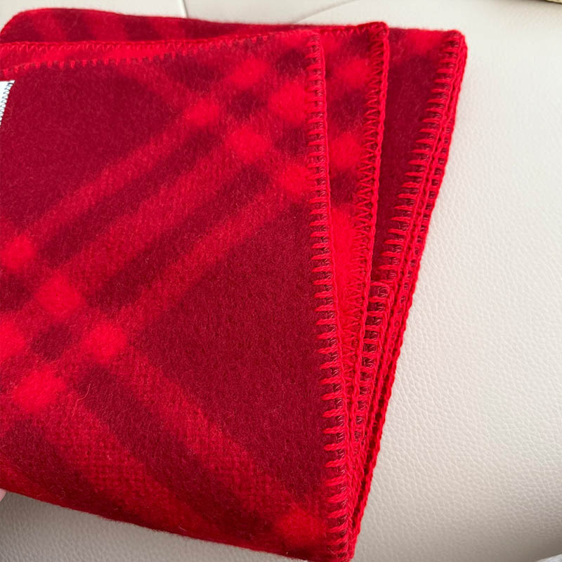 Wool scarf with geometric pattern