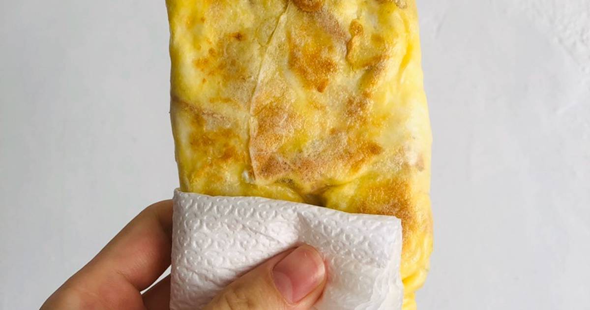 Bánh tráng trứng + xúc xích nướng