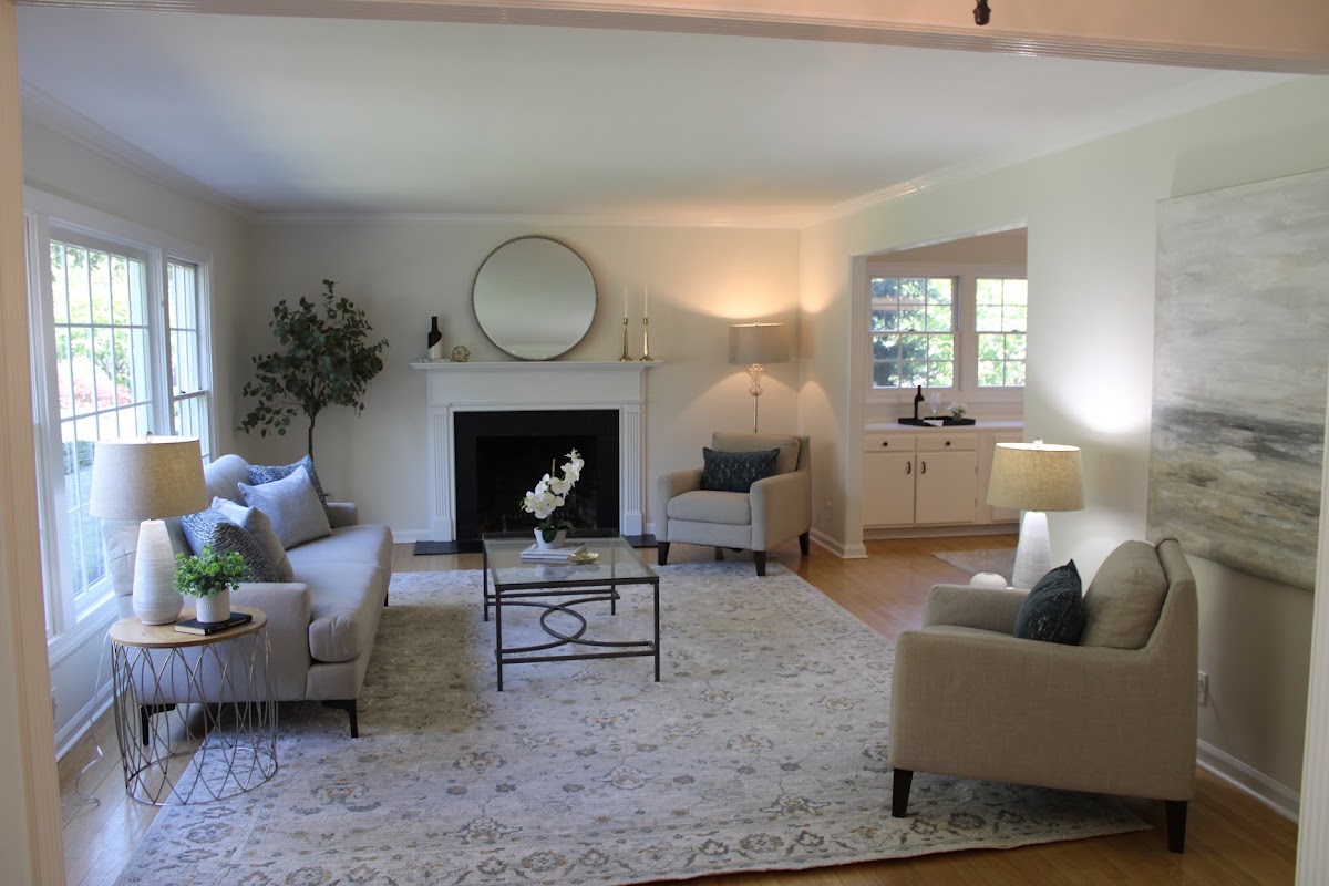 Living/Family Rooms image