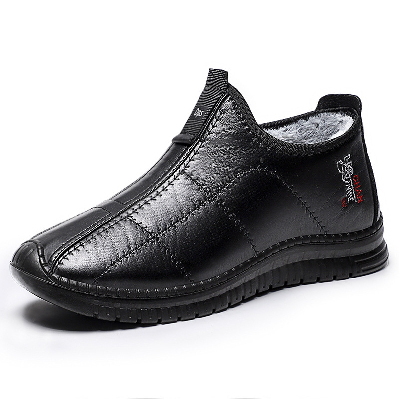 Insulated men's short boots made of synthetic leather, warm and comfortable