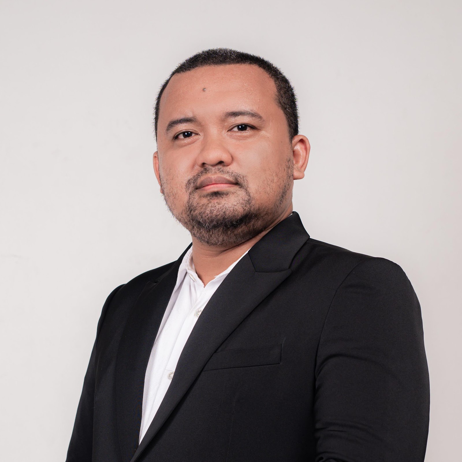 Portrait of mentor advising software and portfolio projects