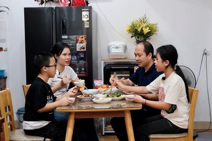 'Điểm hẹn' sẻ chia bên mâm cơm gia đình - Báo Văn hóa