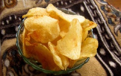 Vậy là món snack khoai tây chiên đã hoàn thành, vị mặt của muối, cay của ớt bột thật là tuyệt nhé!