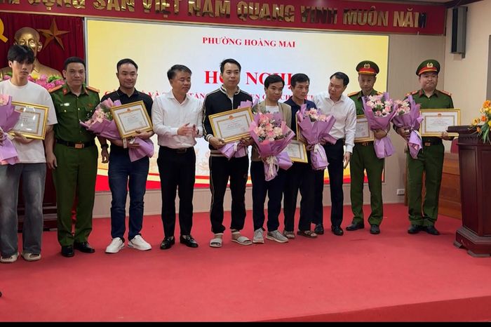 Khen thưởng các cá nhân cứu người trong vụ cháy tại 218 Lĩnh Nam - Đài Phát thanh và truyền hình Hà Nội