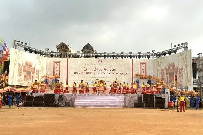 Hướng về cội nguồn tại lễ dâng hương Quốc Tổ Lạc Long Quân - Báo Nhân Dân