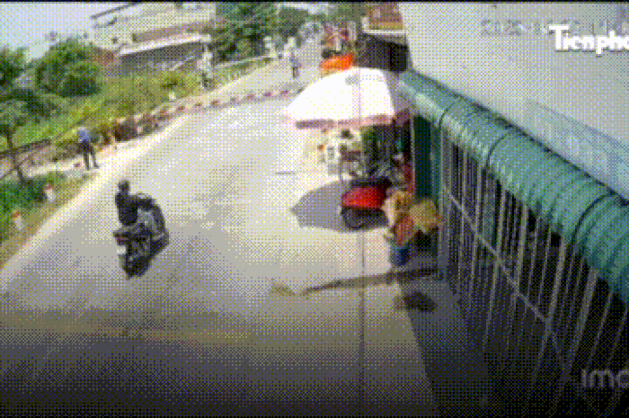 Nhân viên gác chắn nói gì sau clip đá người đàn ông tông gãy cần chắn đường sắt ở Quảng Ngãi? - Báo Tiền Phong