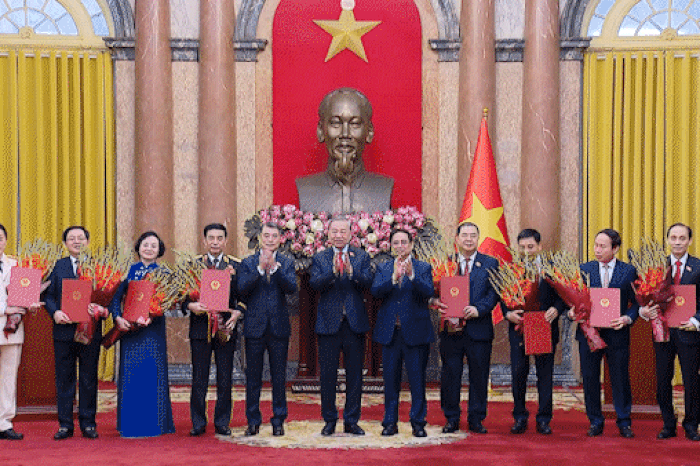 Trao quyết định bổ nhiệm các thành viên Chính phủ - Báo Sài Gòn Giải Phóng