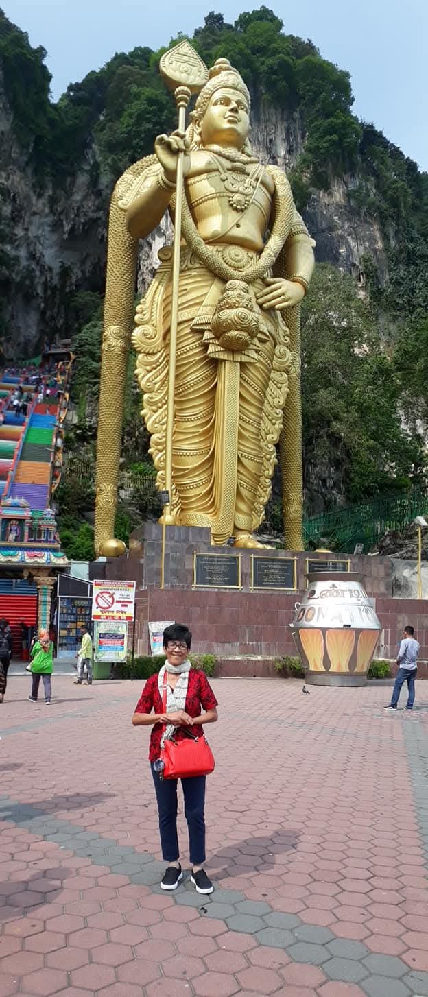 Patung Emas dan Tangga Batu Caves Malaysia