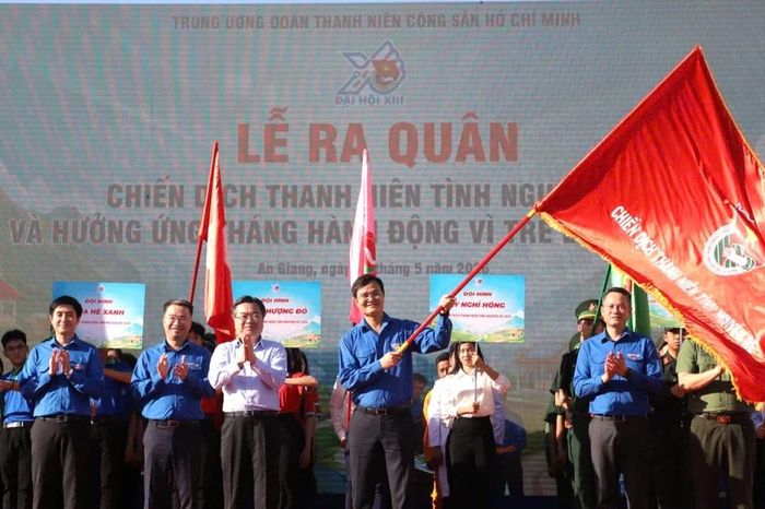 [VIDEO] Lễ ra quân Chiến dịch Thanh niên tình nguyện Hè 2026 - Báo Tiền Phong