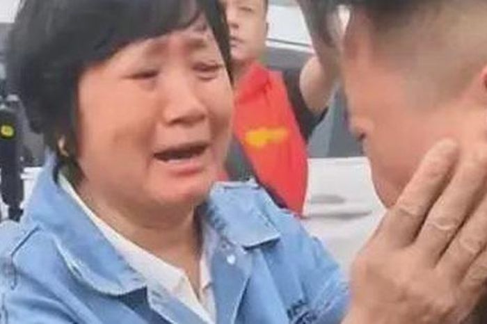 Người phụ nữ tìm thấy con trai sau 30 năm bị người quen bắt cóc - Tạp chí Người Đưa Tin