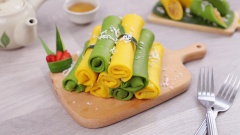 Bày bánh ra đĩa trang trí theo ý thích, có thể dùng như một món tráng miệng hay món bánh ngọt ăn vặt, thành phẩm bánh có lớp vỏ dai thơm béo mùi cốt dừa phần nhân ngọt thanh không bị chảy nước. (Có thể dùng nhiều nguyên liệu khác nhau để tạo sự đa dạng về màu sắc và hương vị cho vỏ bánh như dâu tây, hoa đậu biếc....)