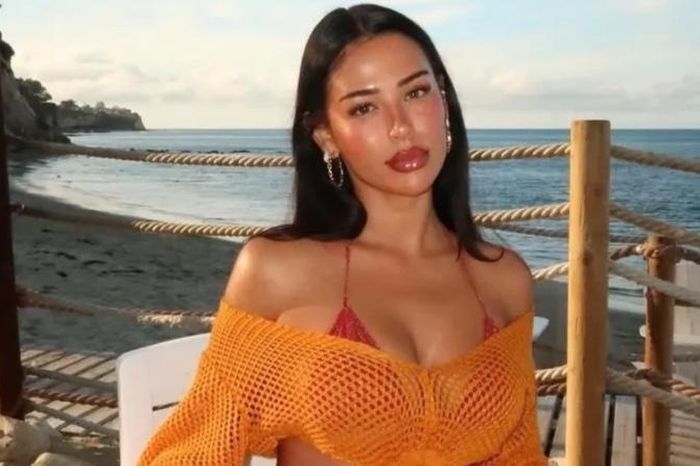 Bạn gái Bellingham diện bikini nóng bỏng - Tạp chí Tri thức
