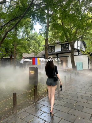Người Đàn Bà Bên Lề Tình Yêu
