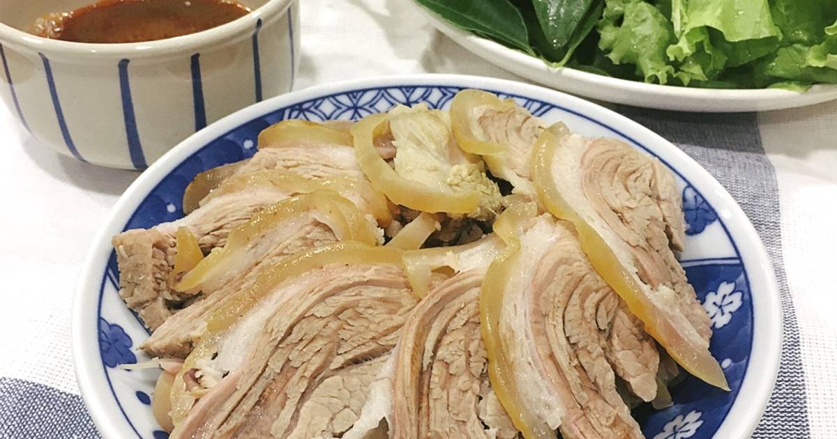 Bê non hấp sả cuốn rau rừng