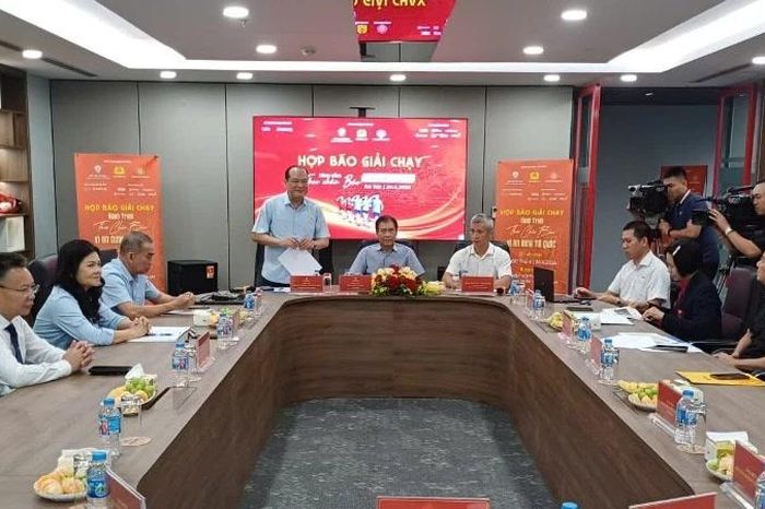 Giải chạy 'Hành trình theo chân Bác - Vì an ninh Tổ quốc năm 2026' gắn kết thể thao, lịch sử, du lịch - Báo Nhân Dân