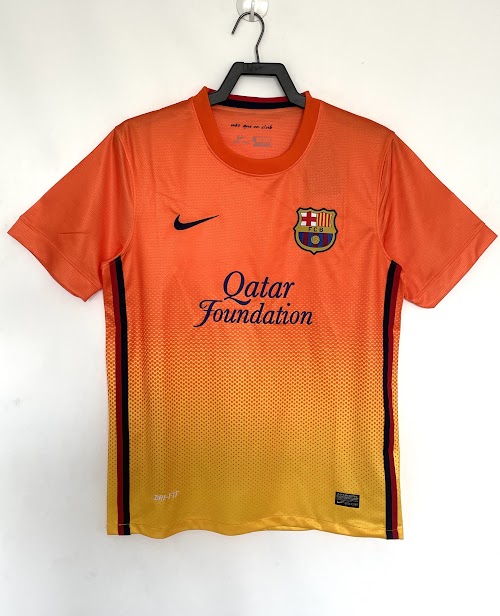 Equipación visitante del Barcelona 2012-13.jpeg