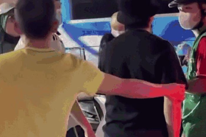 Hà Nội: Nữ tài xế xe ôm công nghệ nhập viện vì bị đánh bằng mũ bảo hiểm - Chuyên trang Gia Đình &amp; Xã Hội - Báo Sức khỏe &amp; Đời sống
