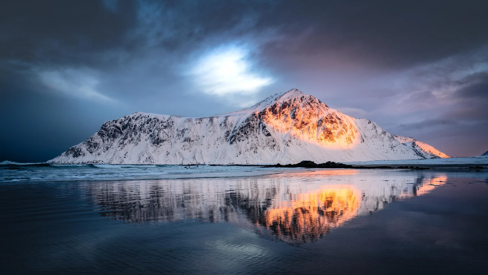 Snowy Mountain Reflection At Sunset - Nature Photography 4K Wallpaper (4000x2250)