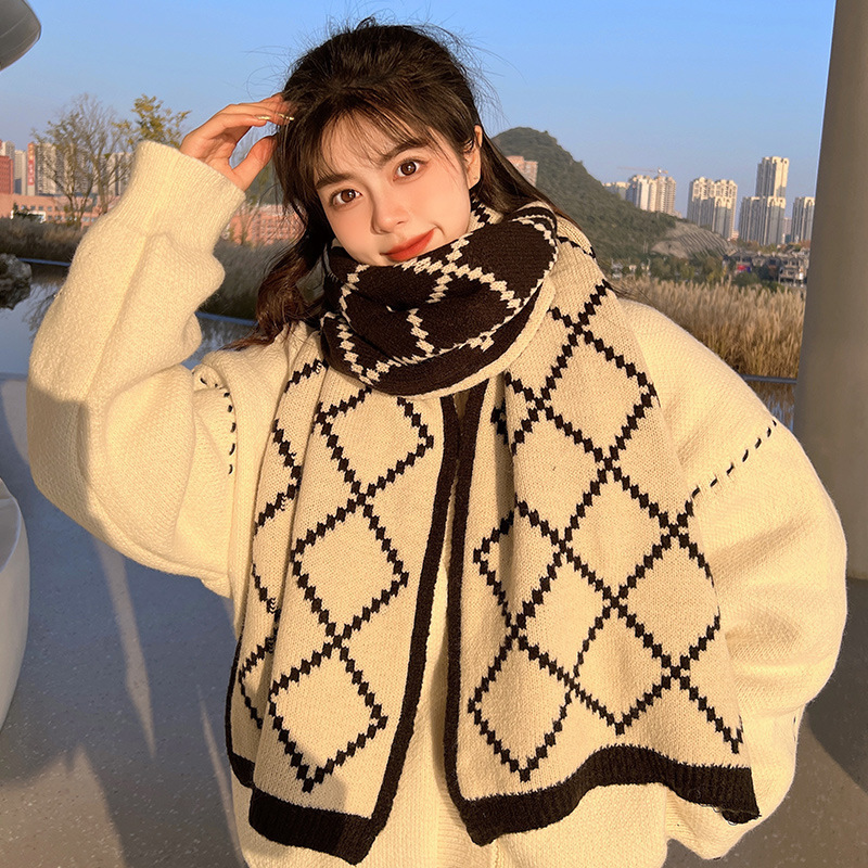 Double-sided scarf with diamond pattern, 150x20 cm