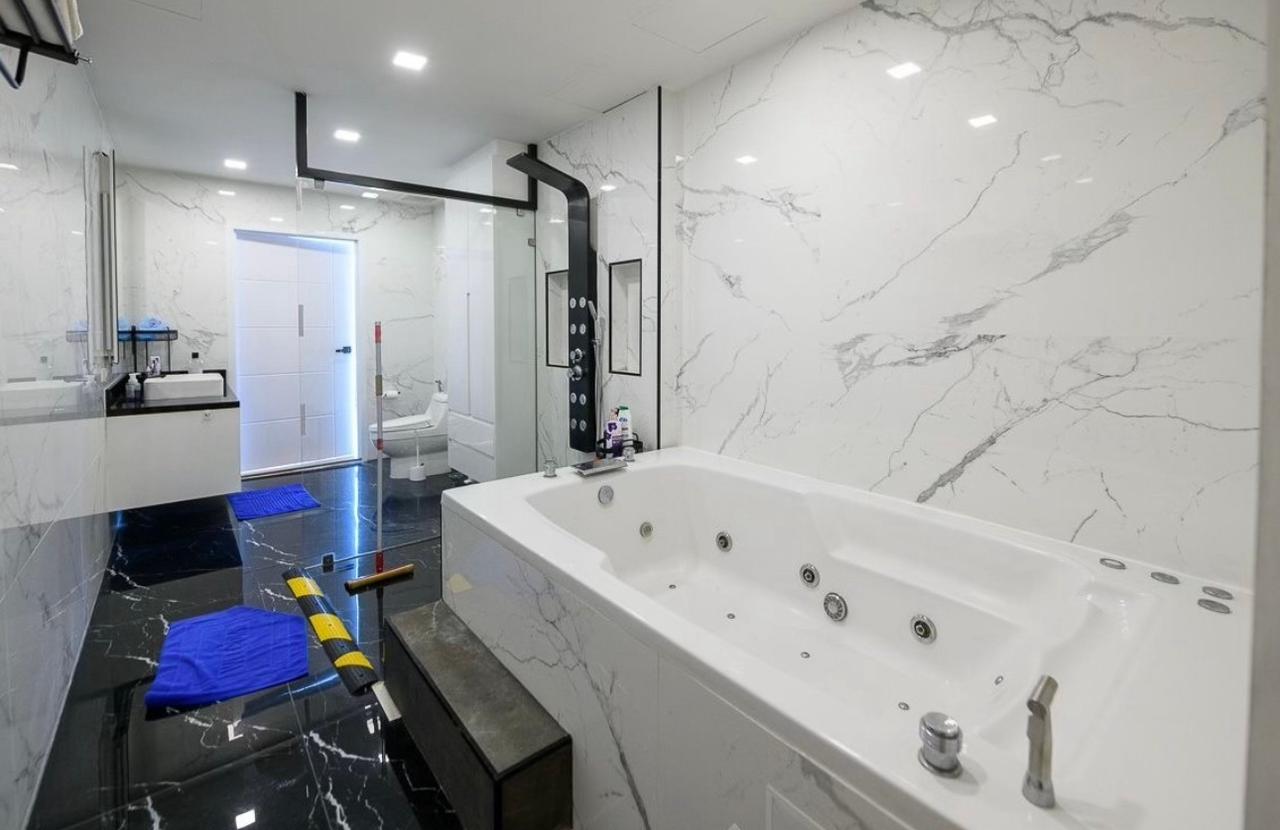 Jomtien Beach Condo A1 - Studio, Floor 2 10