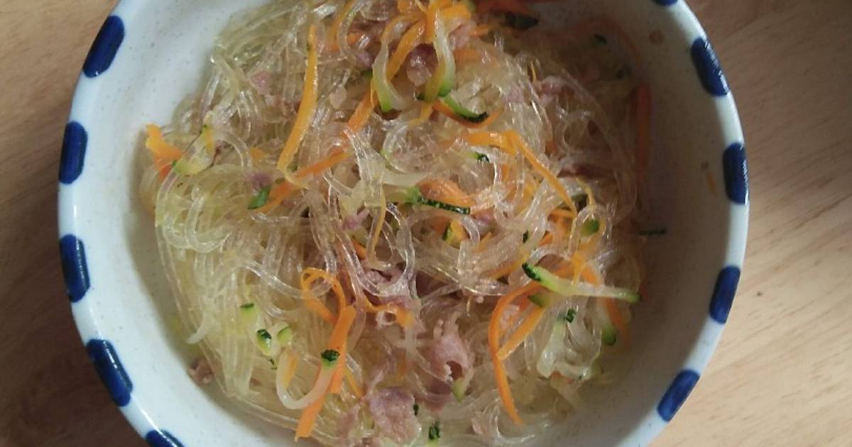 Miến xào thịt bò bí ngòi cà rốt cho bé 12m+