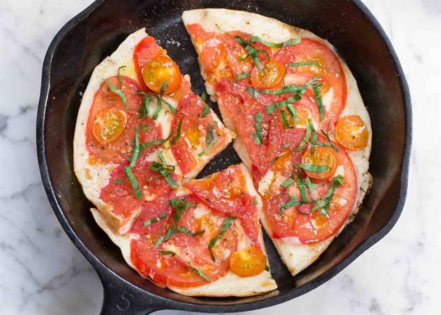 Bánh Pizza Cà Chua Phô Mai